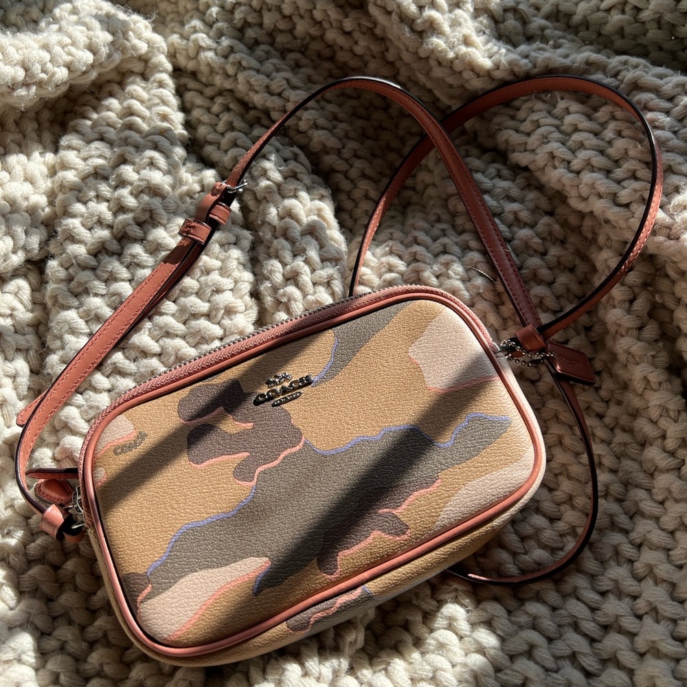 RESELLING - Camouflage Coach bag